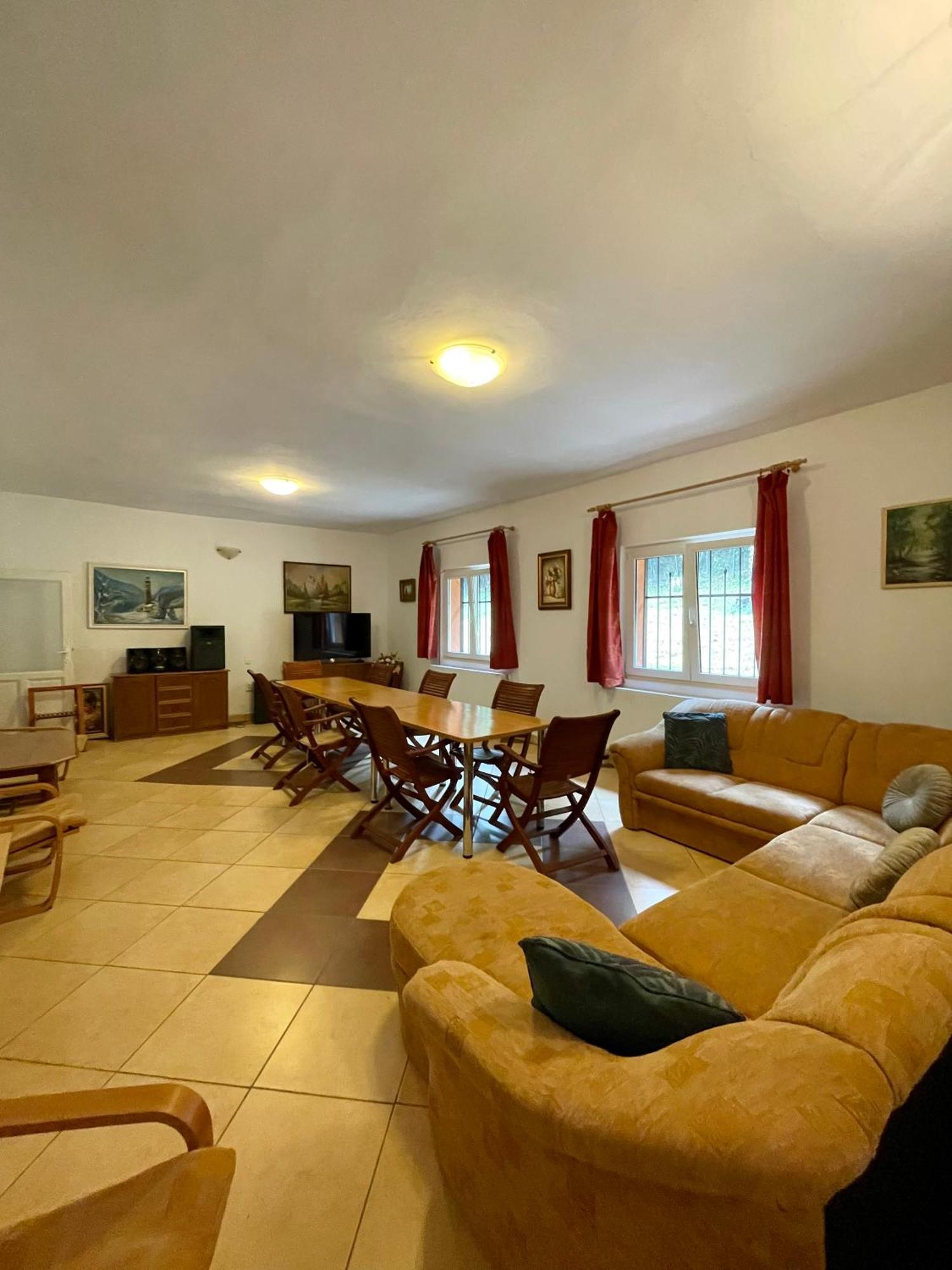 Casa Fenyves Vendeghaz Hotell BaileTusnad Eksteriør bilde